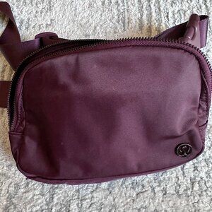 Lululemon Everywhere Belt Bag - 1L (burgundy, gently used)